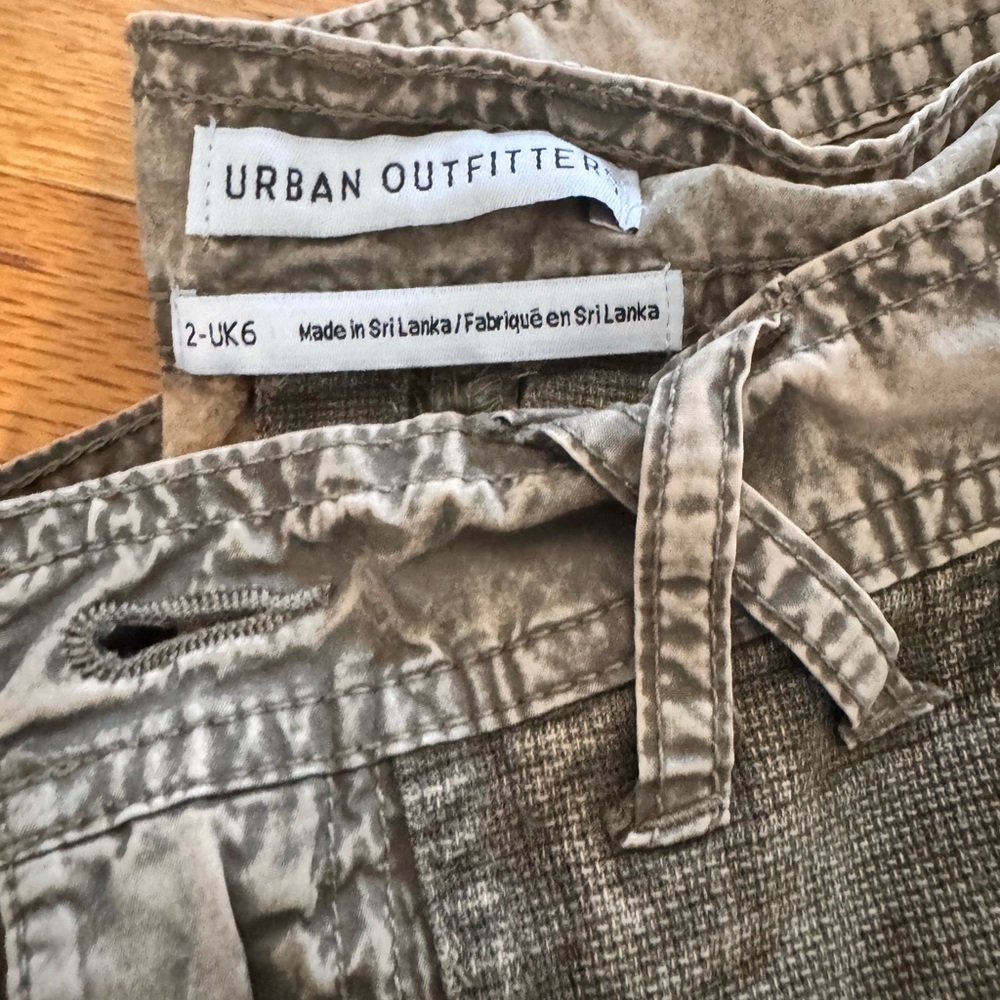 Urban Outfitters Khaki Cargo Pants Women’s 2 - Picture 2 of 4